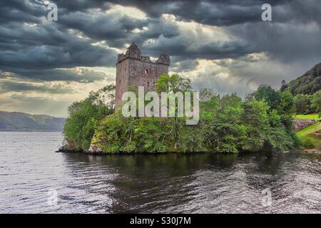 Urquhart Castle, historisches Wahrzeichen am Ufer des Loch Ness Schottland Stockfoto