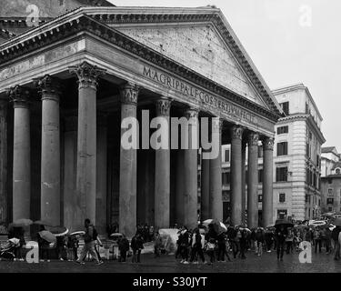 Pantheon in Rom an einem regnerischen Sonntag Stockfoto