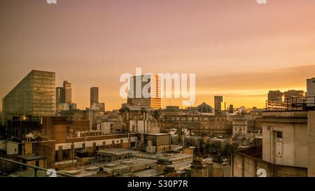 Sonnenaufgang in Manchester, England, UK. Arndale Tower, Royal Exchange Theatre Stockfoto
