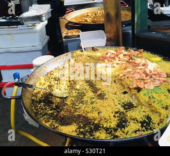 Massive Schale, Paella in Borough Market London Stockfoto