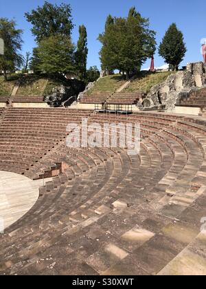 Das Römische Theater in den Ruinen von Augusta Raurica, Augst in der Stadt in der Nähe von Basel, Schweiz. Stockfoto