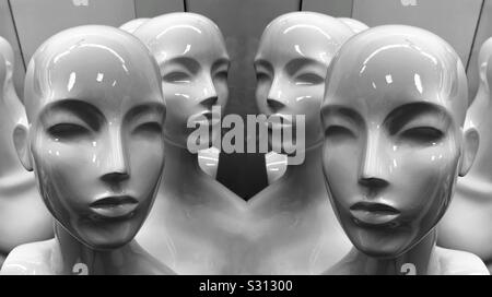 Eine abstrakte digitale Kunstwerke in Schwarz und Weiß mit weiblichen mannequin Heads Stockfoto