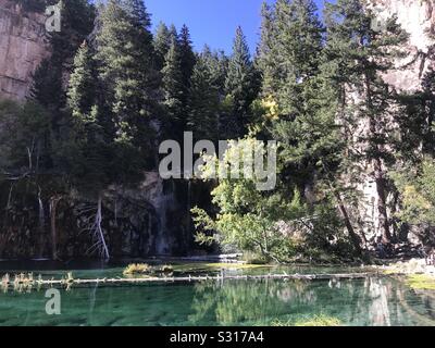 Hanging Lake in Glenwood Canyon, in der Nähe von Glenwood Springs in Colorado. Stockfoto