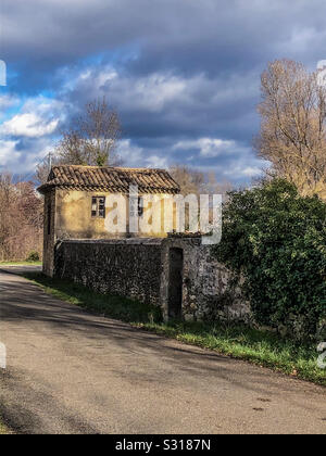 Kleines Haus verlassen Stockfoto