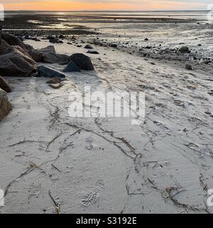 Ebbe im Dezember in der Nähe von Sonnenuntergang auf Chapin Strand, Dennis, Cape Cod, Massachusetts, Vereinigte Staaten von Amerika Stockfoto