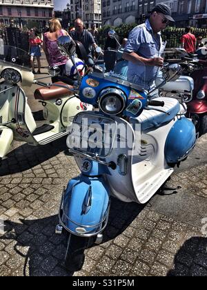 Mods und Wippen, Ostern Feiertag in Ramsgate, Kent Stockfoto