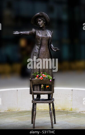 Statue von Emmeline Pankhurst in St. Peter's Square, Manchester. Hazel Reeves. Die Rechte der Frauen, stimmen. Suffragettenbewegung Stockfoto