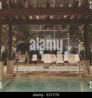 Abend im Hallenbad am Wasser Club, Borgata Hotel Casino & Spa, Atlantic City, New Jersey, United States Stockfoto
