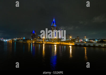 Downtown Mobile, Alabama Riverside in der Nacht Stockfoto