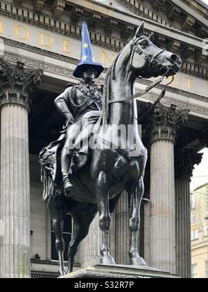 Statue des Dukes of Wellington, Glasgow, Schottland. Verkehrskonus der Europäischen Union tragen. Stockfoto