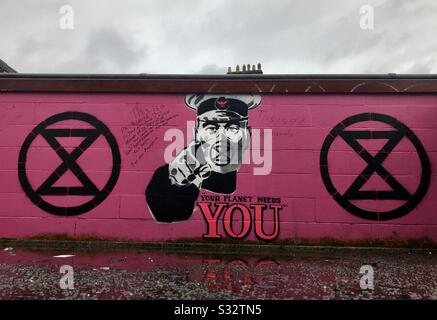 Extinction Rebellion Graffiti an einer Wand in Bath, England. Stockfoto