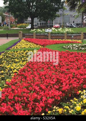 Blumenbeete in den Queens Gardens Newcastle-under-Lyme Stockfoto