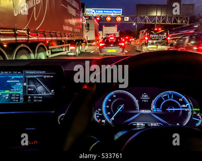 Stau- und Stau auf der Autobahn M62 Stockfoto