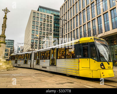 Metrolink-Tram an der Straßenbahnhaltestelle St. Peter's Square in Manchester Stockfoto