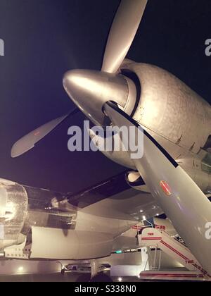 Constellation Airliner ist ein propellergetriebenes Flugzeug, das im TWA Hotel im Flughafen JFK, NYC, USA ausgestellt ist Stockfoto