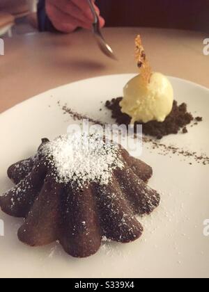 Gourmet-Dessert in einem High-End-Restaurant in den Vereinigten Staaten Stockfoto