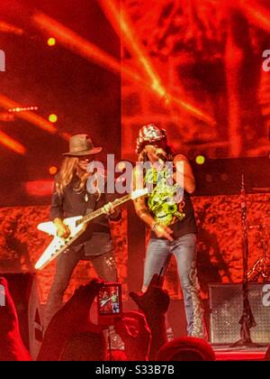 CC DeVille und Bret Michaels mit Gift Live Jacksonville, Florida, 18. Juni 2018 Stockfoto