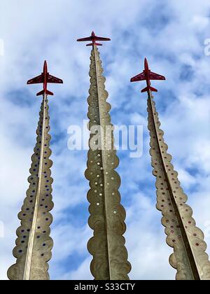 Jon Egging Red Arrows Memorial Sculpture in Bournemouth UK Stockfoto