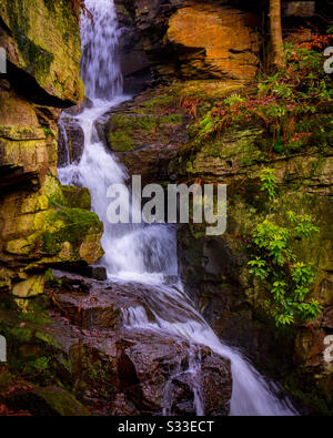 Wasserfall in Lumsdale bei Matlock im Derbyshire Peak District England UK Stockfoto