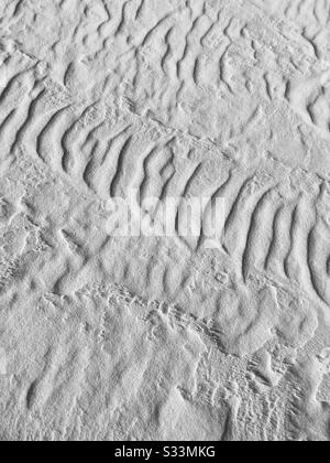 Sandmuster an einem Strand in Florida, USA. Stockfoto