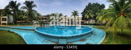 Der Swimmingpool im Gem Beach Resort, Batu Rakit, Terengganu, Malaysia Stockfoto
