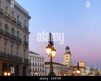 Puerta del Sol, Nachtansicht. Madrid, Spanien. Stockfoto