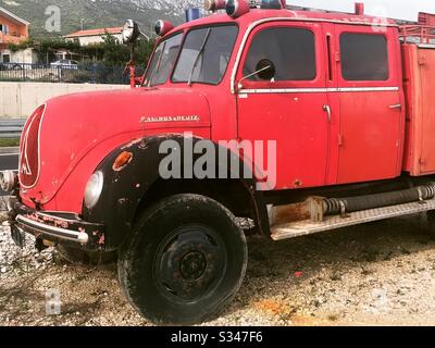 Al Old Magirus Deutz Truck der Feuerwehr in Kastela, Kroatien Stockfoto