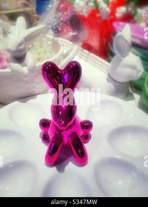 Easter Bunny themed Eggs Platter zum Verkauf in einem Souvenirladen, USA Stockfoto