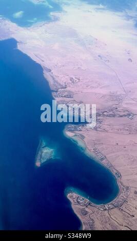 Luftbild der Küste des ägyptischen Roten Meeres südlich von Hurghada. Stockfoto