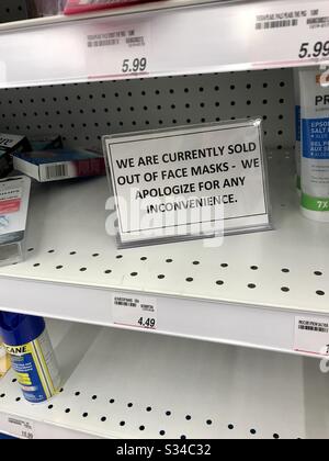 Burnaby, BC, Kanada. März 2020. Melden Sie sich in einem Shopper's Drug Mart Store an, und geben Sie an, dass sie aus Gesichtsmasken verkauft sind. Leere Regale, in denen Menschen Vorräte für die Covid-19-Pandemie gekauft haben. Stockfoto