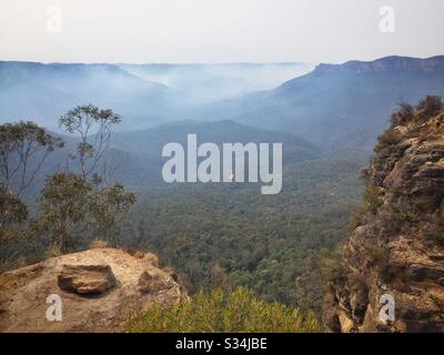 Buschfeuer Rauch im Jamison Valley, Blue Mountains National Park, NSW, Australien, Januar 2020 Stockfoto