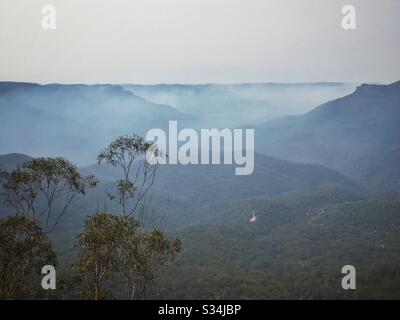 Buschfeuer Rauch im Jamison Valley, Blue Mountains National Park, NSW, Australien, Januar 2020 Stockfoto