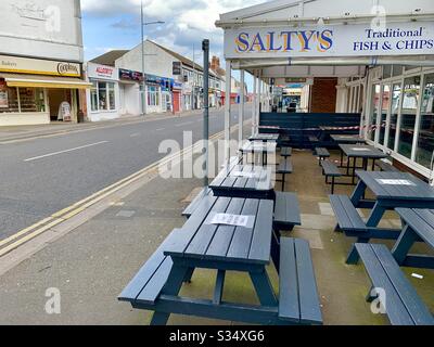 Die einsame Küstenstadt Mablethorpe mit einer leeren Hochstraße und geschlossenen Geschäften während der Sperrung des Coronavirus Covid19 Stockfoto