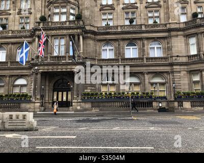 Während der Coronavirus-Abriegelung im März 2020 wurde das Balmoral Hotel in Edinburgh, Schottland, geschlossen Stockfoto