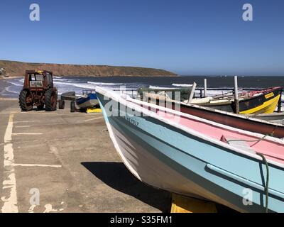 Coble Landing, Filey an einem hellen, sonnigen Tag bei Flut Stockfoto