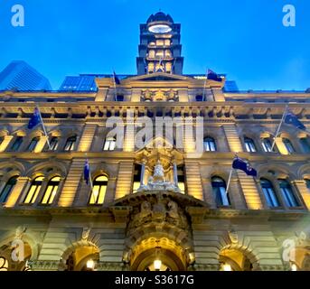 Das historische viktorianische Martin Place, ehemals General Post Office in Sydney, wurde seitdem in das luxuriöse Fullerton Hotel umgenutzt Stockfoto