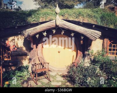 Hobbiton. Bukolischer Ort in Neuseeland, wo die Hobbits aus der Mittelerde leben. Lord of the rings Filmset Stockfoto