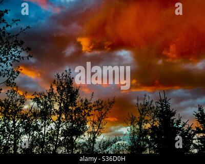 Calgary Sonnenuntergang, 18. Mai 2020, Calgary, Alberta, Kanada Stockfoto