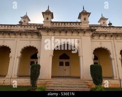 Eine Außenfassade am Chowmahalla Palast in Hyderabad, Indien Stockfoto