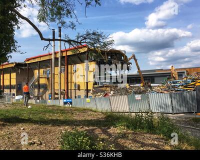 Alton Sports Center wird abgerissen Mai 2020, Alton, Hampshire, England. Stockfoto