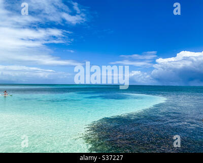 Blick auf das Karibische Meer von Split auf der Insel Caye Caulker, Belize am 11. März 2020. Stockfoto