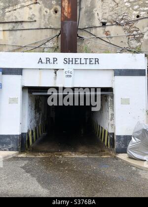 Eingang zum alten A.R.P Tierheim in Gibraltar, das jetzt ein Parkplatz ist Stockfoto