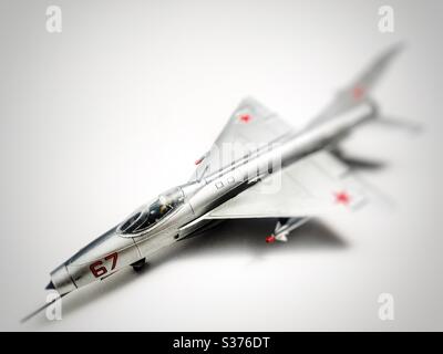 MiG 21 ‘Fishbed’ Plastikmodellflugzeug im Maßstab 1:1/72 Stockfoto