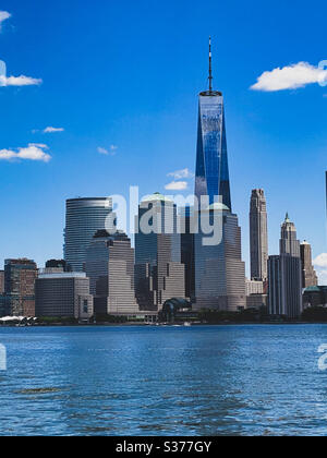 New York City, NY-Juni 14,2020: Blick auf die Skyline von Lower Manhattan. Stockfoto