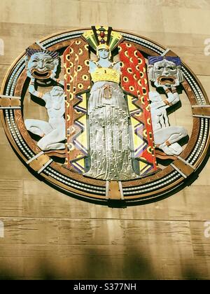 Detail durchbrochene Plakette, Tanz, Drama in Song, Radio City Music Hall, Rockefeller Center, New York City, USA Stockfoto