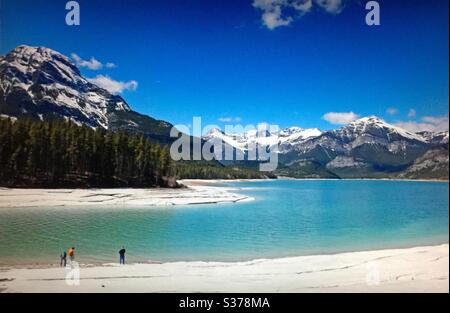 Barrier Lake, Kananaskis Country, Alberta, Kanada, Kanadische Rockies, Rocky Mountains, Wildnis, Wildnis, zerklüftet, Backcountry, gezackt, Gipfel, Schnee Stockfoto