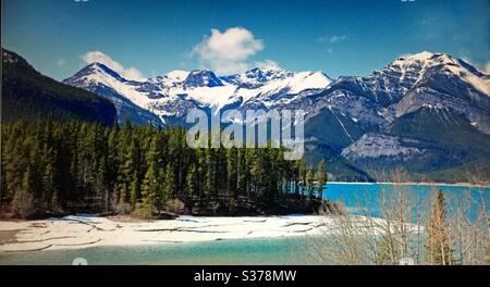 Barrier Lake, Kananaskis Country, Alberta, Kanada, Kanadische Rockies, Rocky Mountains, Wildnis, Wildnis, zerklüftet, Backcountry , gezackt, Gipfel, Schnee, Mount Baldy Stockfoto