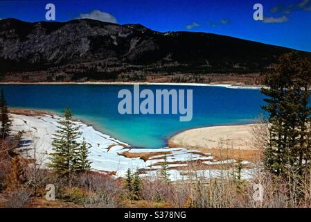 Barrier Lake, Kananaskis Country, Highway 40, Alberta, Kanada, Kanadische Rockies, Rocky Mountains, Wildnis, zerklüftet, Backcountry, gezackt, Gipfel, Schnee, Mount Baldy Stockfoto