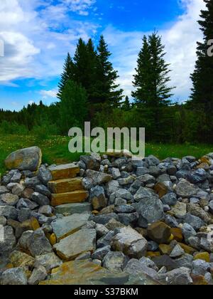 Besuchen Sie Bragg Creek, Alberta, Kanada, Damm, Teich, Bach, Bach