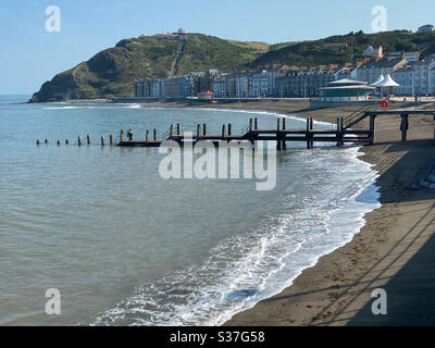 Aberystwyth, West Wales, Großbritannien. Mittwoch, 24. Juni 2020. Wetter: Ein warmer und sonniger Tag in Aberystwyth heute Morgen, wenn die Temperaturen 22 Grad erreichen. ©️Rose Voon / Alamy Live Nachrichten Stockfoto